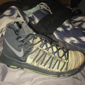 KD 9 Limited “Multi-color”